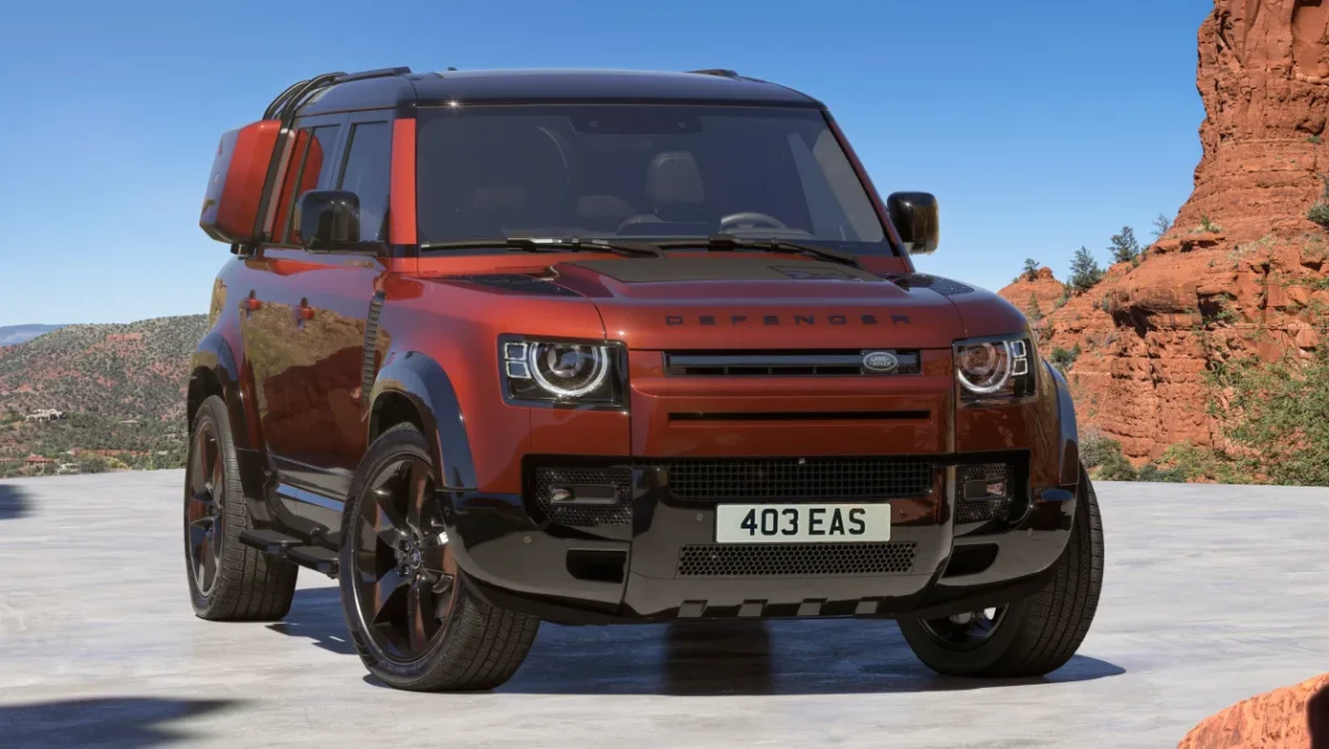 Офіційно представлено оновлений Land Rover Defender: більше комфорту та потужніший мотор