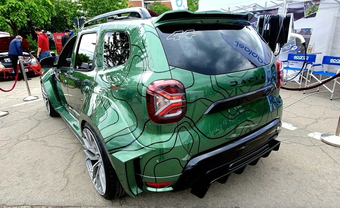 Новий електричний Dacia Duster з двигуном від Nissan показали на AutoFEST 2024