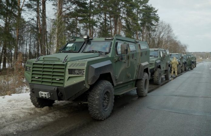 Виробник бронемашин Roshel відкриває цех в Україні