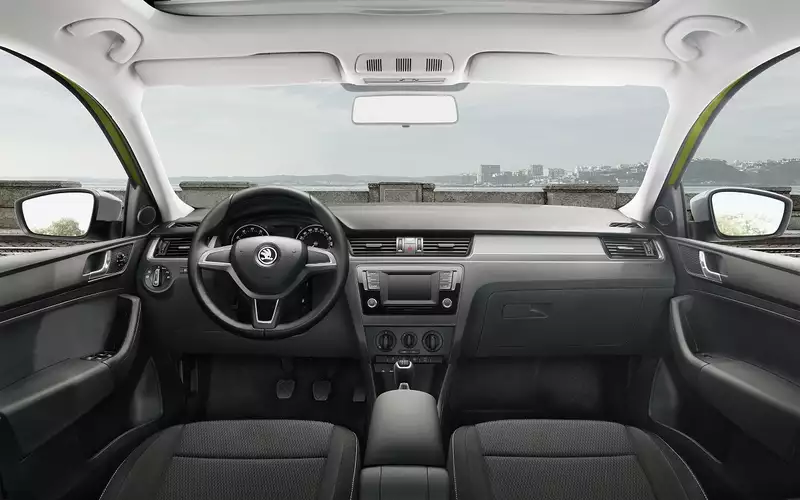 Салон Skoda Rapid