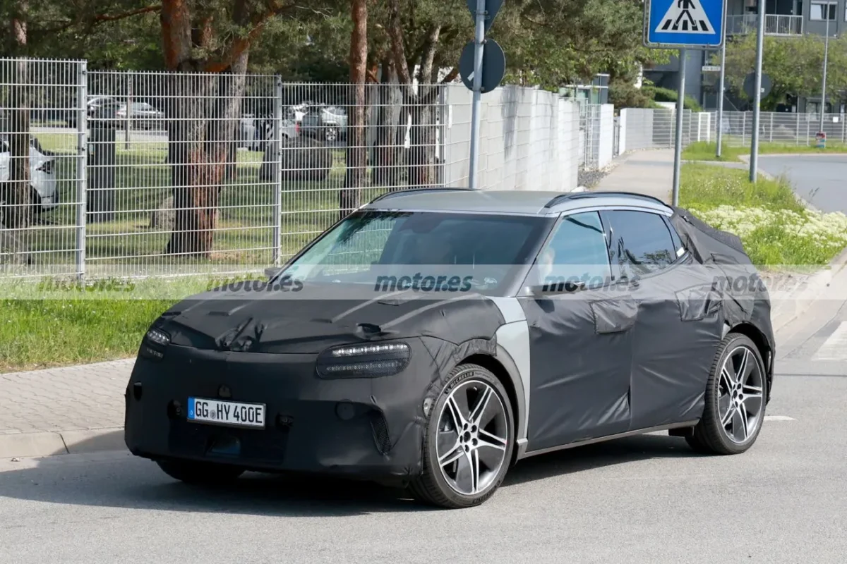 Hyundai значно допрацьовує популярний кросовер: опубліковано фотографії Genesis GV60 2025 року