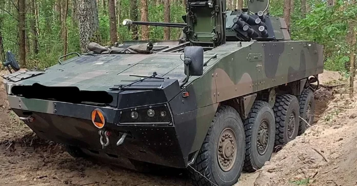 «Росомак» — бронемашина 8х8 польського виробництва, яка стоїть на озброєнні української армії