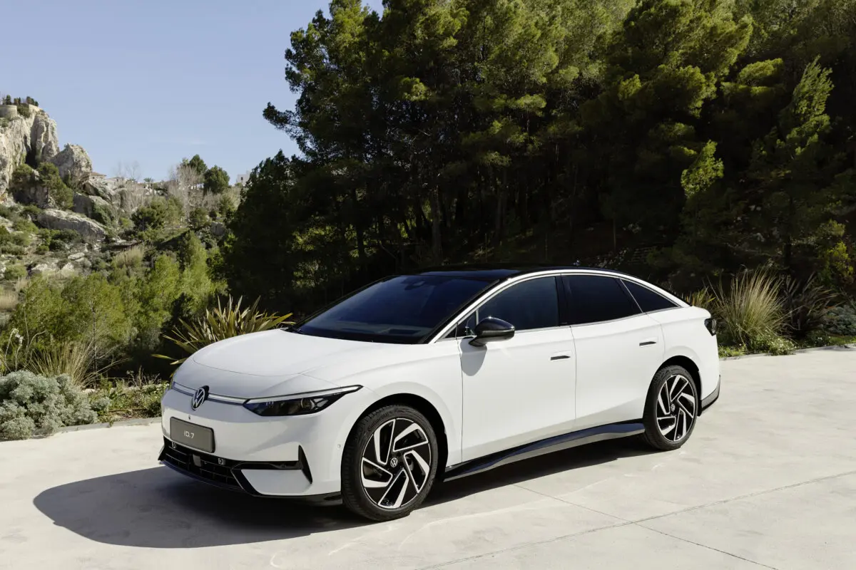 Найбільш технологічний автомобіль Volkswagen стає дешевшим: седан ID.7 повернув 286-сильну версію PRO