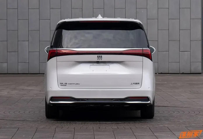 На фото розсекречено нову версію мінівена Buick Century з економічною силовою установкою під капотом