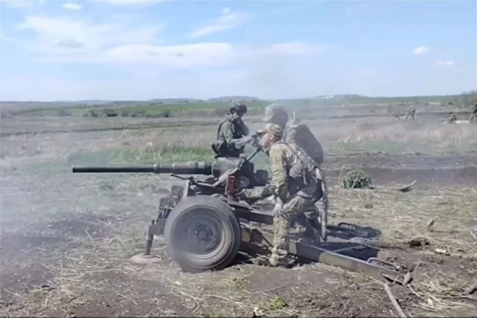 Російські збройні сили витягли з БМП-1 73-мм гладкоствольну гармату 2А28 Гром і встановили її на колісну базу