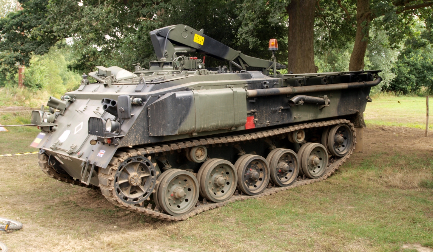 Броньована ремонтна машина FV434. Фото: AlfvanBeem