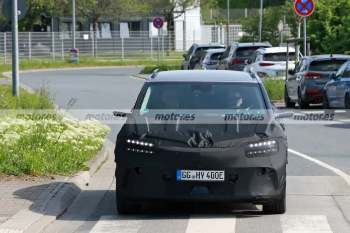 Hyundai значно допрацьовує популярний кросовер: опубліковано фотографії Genesis GV60 2025 року
