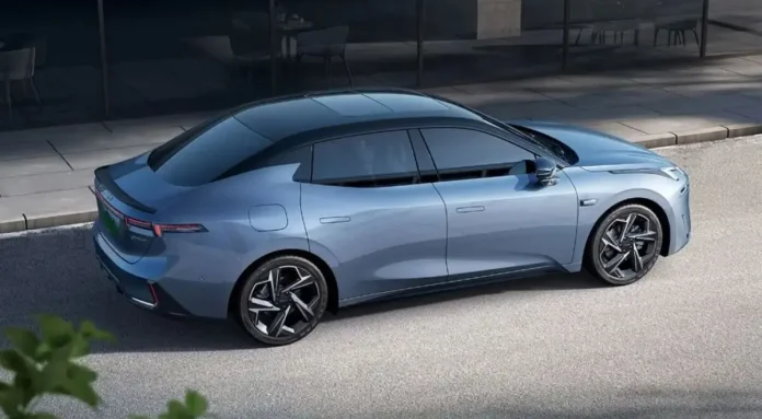 Потужніший за Honda Accord, комфорт на рівні Mercedes і за 912 030 грн: Geely вивела на ринок новий Lynk&Co 07
