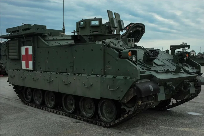 Лікувально-медична броньована багатоцільова машина M1285 очікує перевірки в автопарку. (Джерело зображення: Міністерство оборони США)