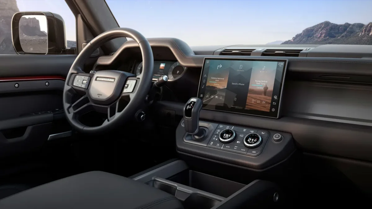 Офіційно представлено оновлений Land Rover Defender: більше комфорту та потужніший мотор