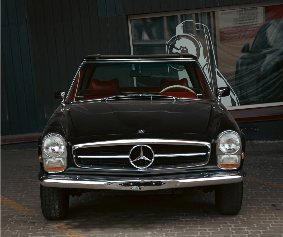 В Україні з'явився раритетний 55-річний Mercedes-Benz 280 SL, котрий належав Елвісу Преслі та Джону Леннону