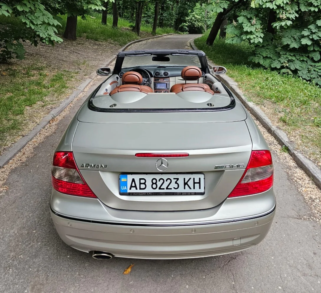 В світі таких лише 100: в Україні помітили рідкісний кабріолет Mercedes родом з 2000-х 