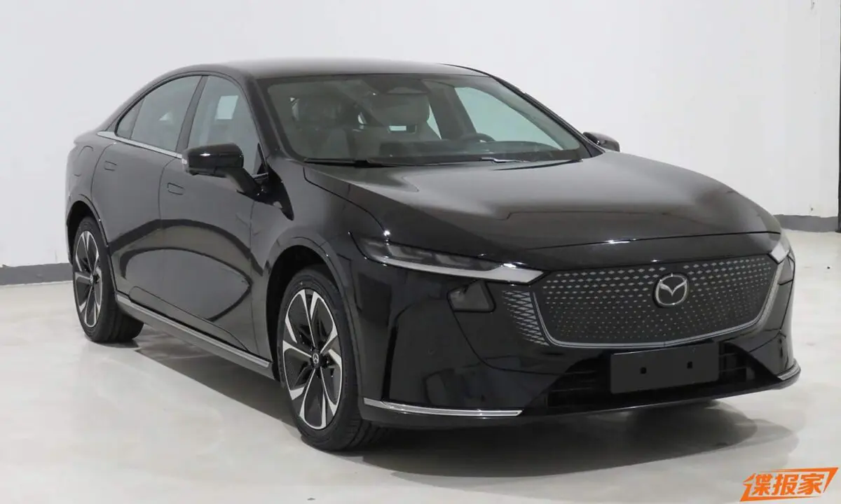 Новейший седан Mazda EZ-6 полностью рассекретили до начала продаж: фото, моторная гамма и характеристики