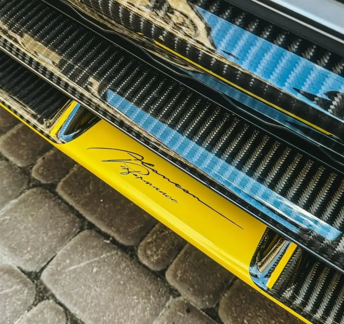 Рідкісний кросовер Audi RS Q8 потужністю 1000 к.с. тюнінгували в українському ательє