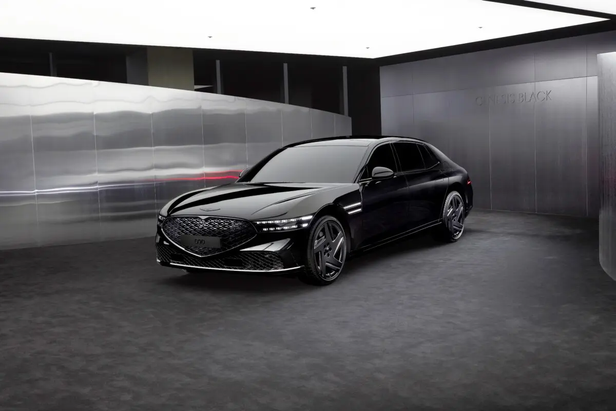 Повнопривідний Genesis G90 отримав нову версію Black, роблячи седан ще розкішнішим: фотографії та вартість