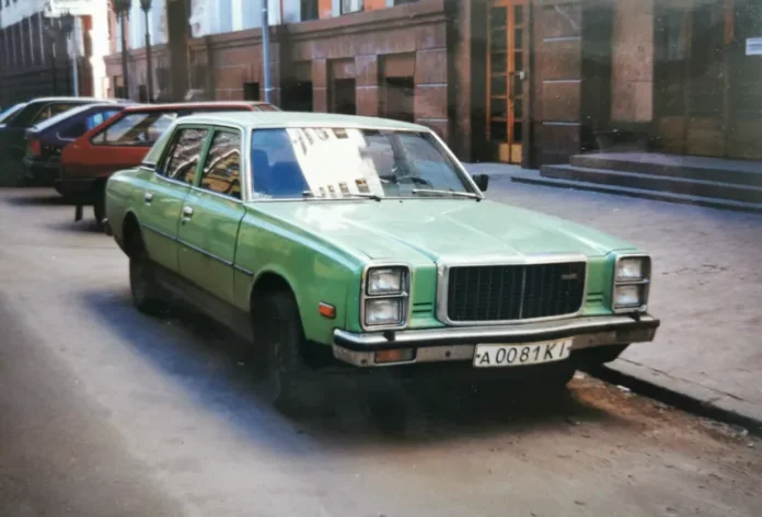 В Києві помітили 35-річний седан Mazda: як виглядає раритетний флагман бренду