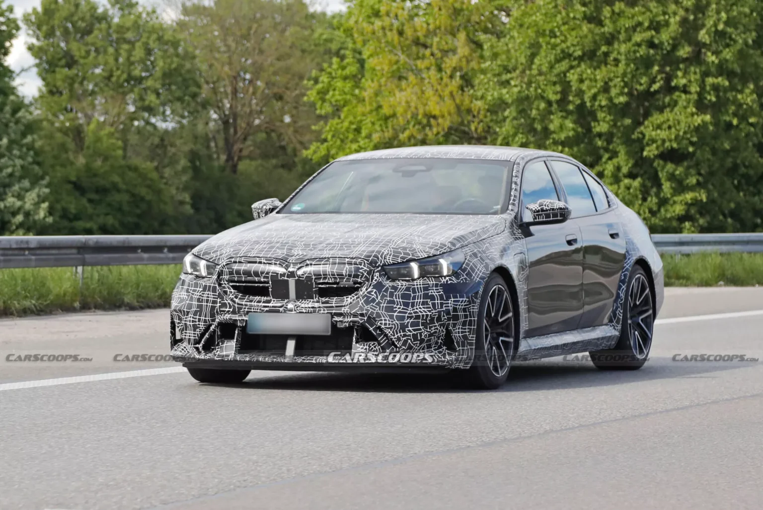 Найпотужніший BMW M5 2025 року готується до дебюту: на останньому фото розкрито нові деталі