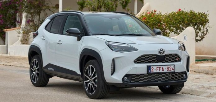 Новий кросовер від Toyota з витратою палива 4 л/100 км показали на офіційних фото