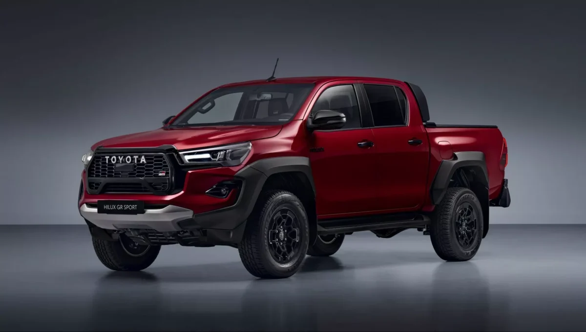 Toyota випускає найкращий у своїй історії позашляховик: опубліковано ціни на Hilux GR Sport II