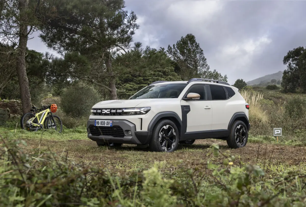 Нещодавно оновлений кросовер Duster тепер став ще дешевшим: він коштує як топова Lada Vesta
