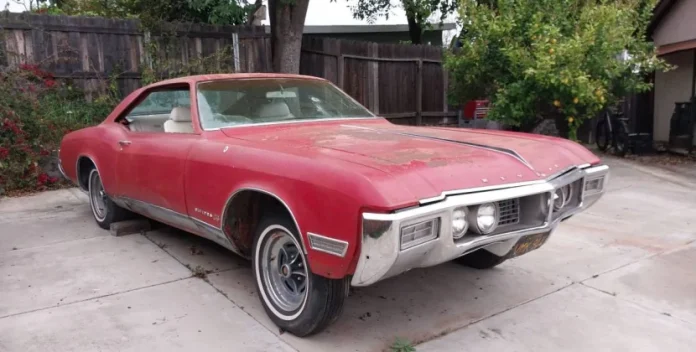 Раритетне 56-річне купе Buick Riviera знайшли в старому гаражі