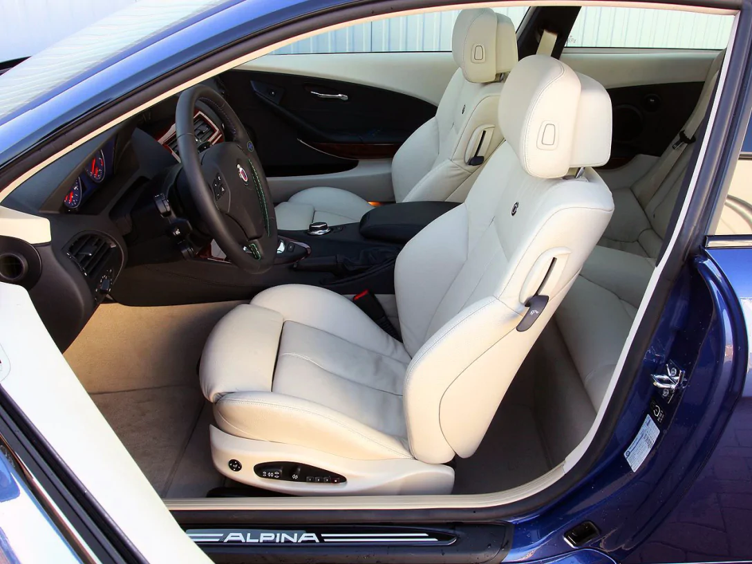 Один з 116 екземплярів: у Львові помітили рідкісний спорткар BMW 6 Series
