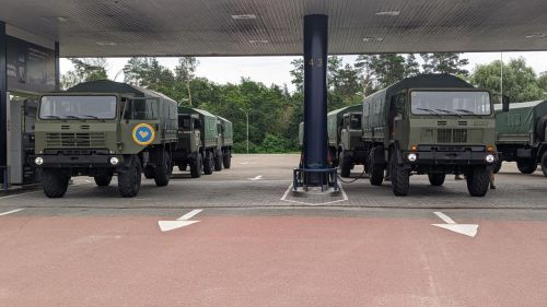 Військові вантажівки 4х4 IVECO від "Укртранснафта" відправились на фронт