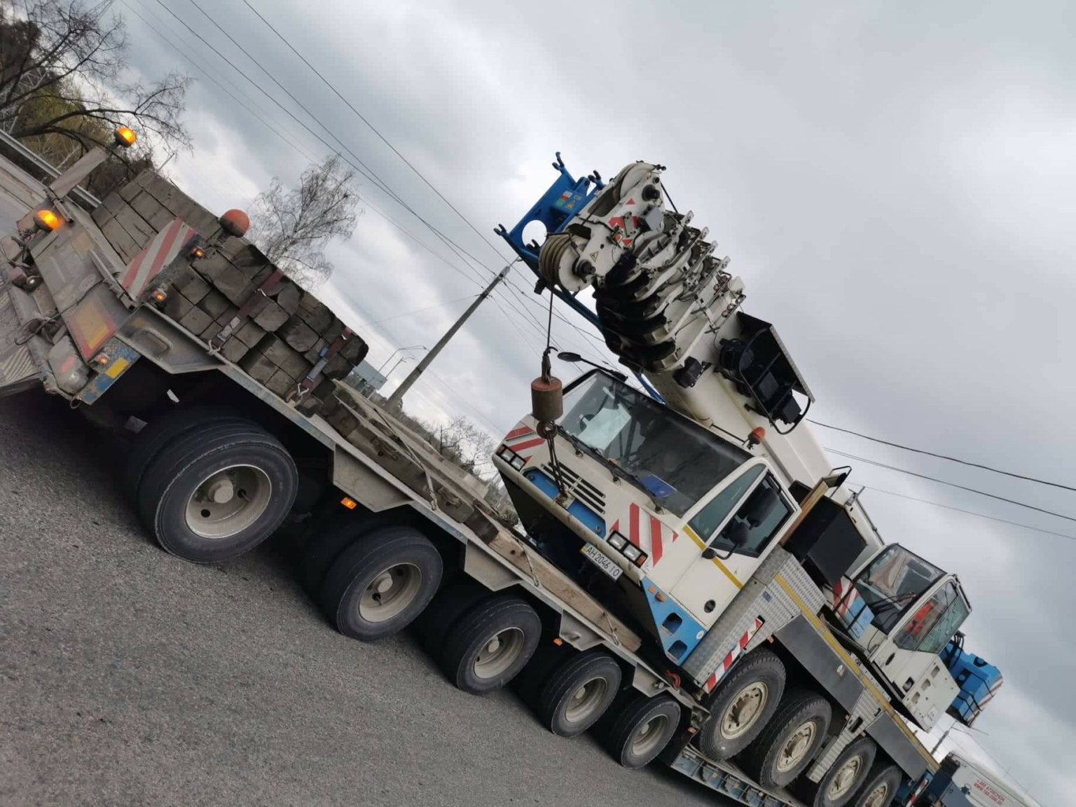 В столиці помітили сідловий тягач MAN з підкатним візком