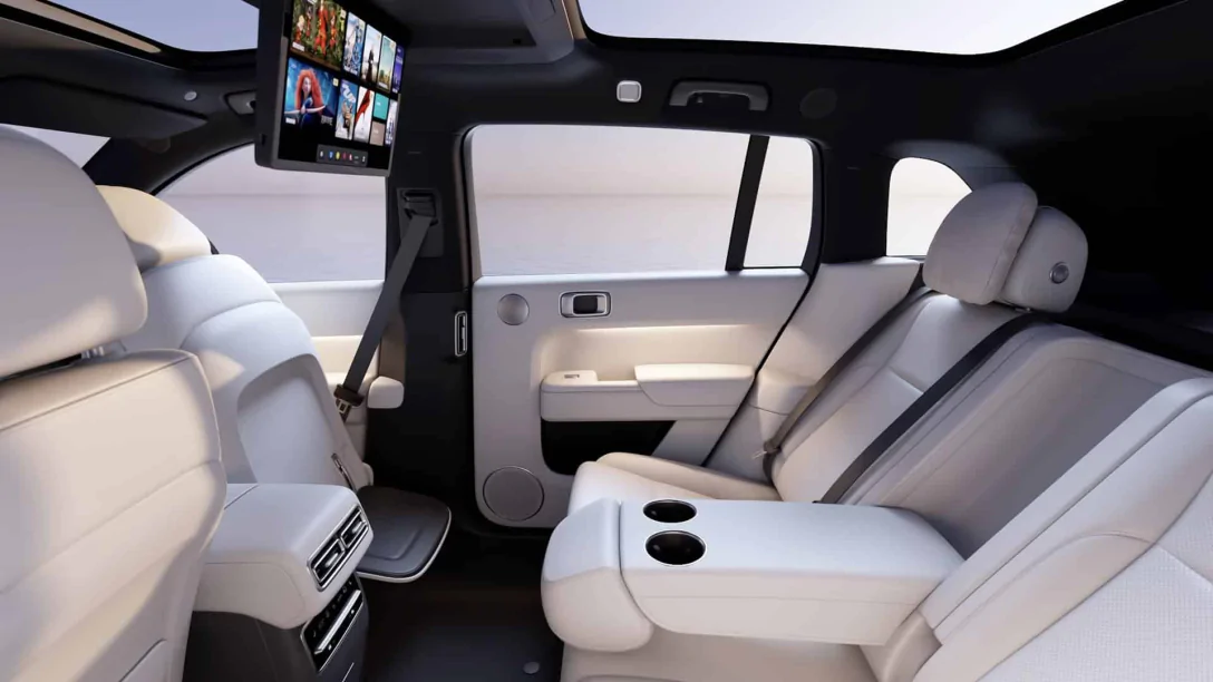 Китайці завезли в Україну преміальний кросовер із запасом ходу 1300+ км