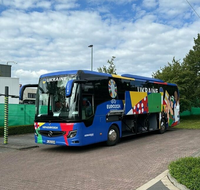 На якому автобусі Національна збірна України з футболу поїхала на Чемпіонат Європи 2024