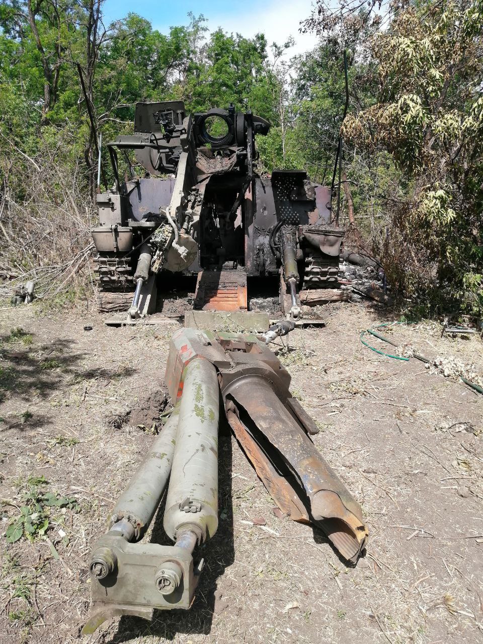 Самознищення російської самохідної 152-мм гармати 2С5 «Гиацинт-С»