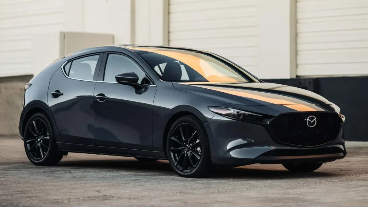 Оновлена Mazda 3 2025 року подешевшала: опубліковано ціни та комплектації популярної моделі