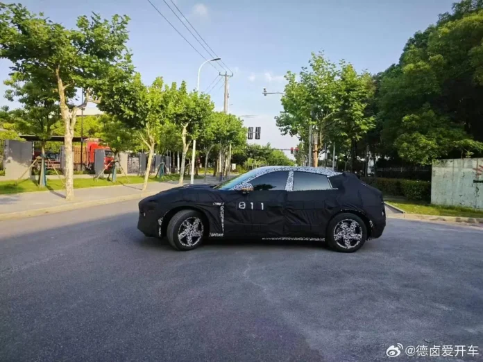 Перший кросовер Xiaomi потрапив в об'єктиви камер: він схожий на Ferrari Purosangue
