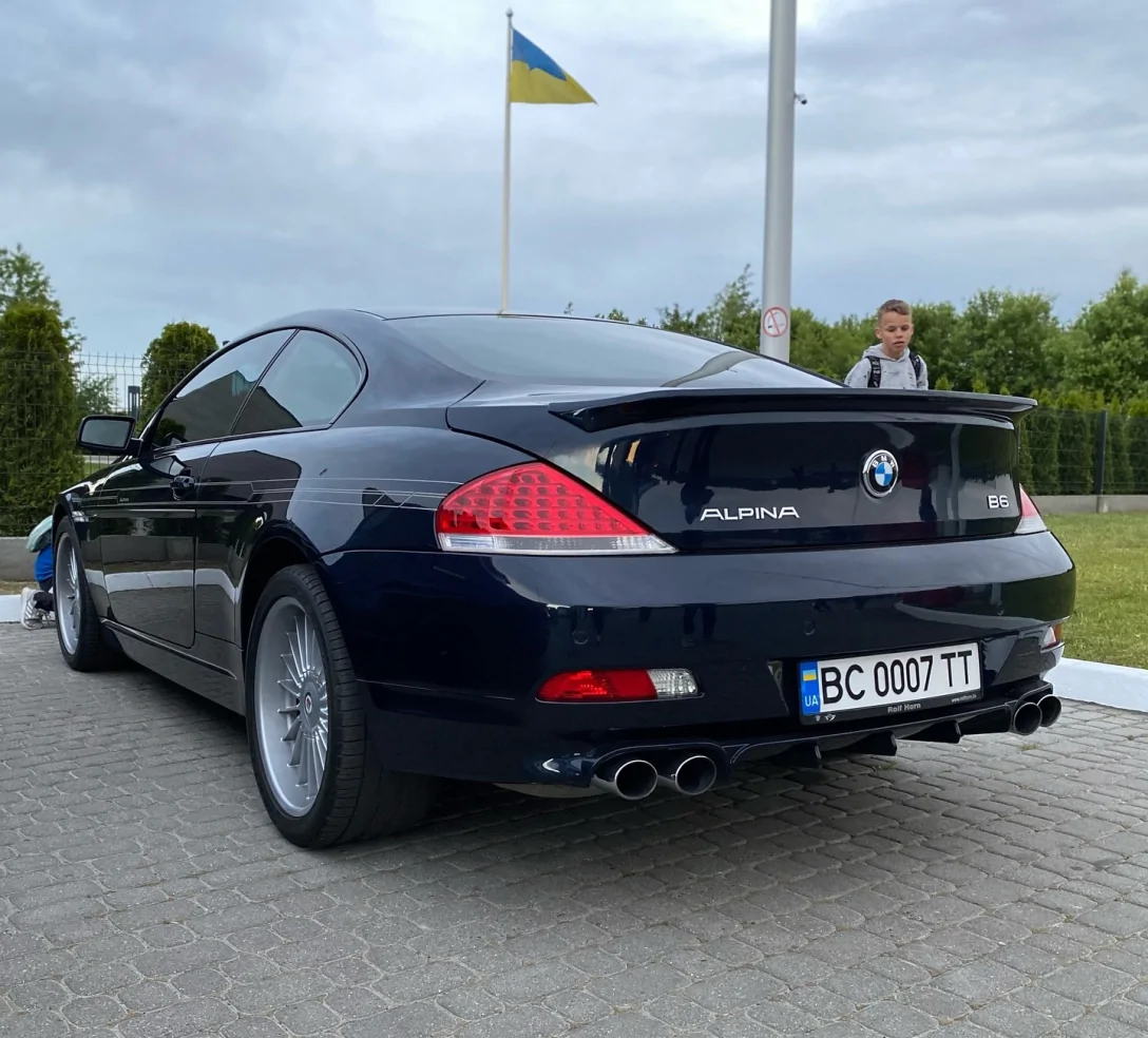 Один з 116 екземплярів: у Львові помітили рідкісний спорткар BMW 6 Series