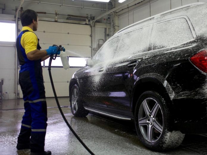 Експерти розповіли, як часто потрібно мити автомобіль, щоб на його кузові не утворилася іржа