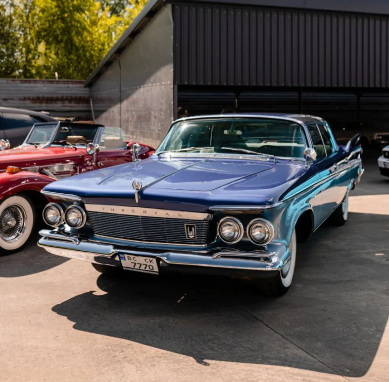 Ексклюзивний седан Chrysler Imperial 1961 року продають в Україні за 82 000$