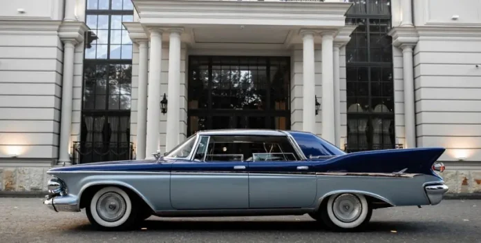 Ексклюзивний седан Chrysler Imperial 1961 року продають в Україні за 82 000$
