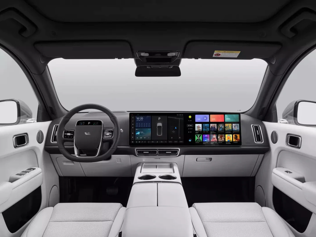 Китайці завезли в Україну преміальний кросовер із запасом ходу 1300+ км