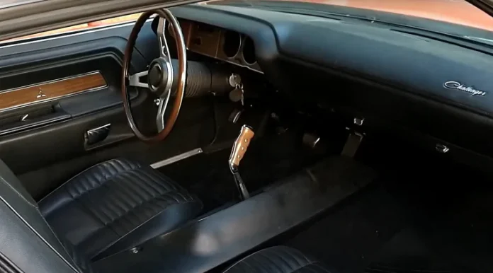 Спорктар Dodge Challenger 1970 року за 500 000$ знайшли покинутим в гаражі