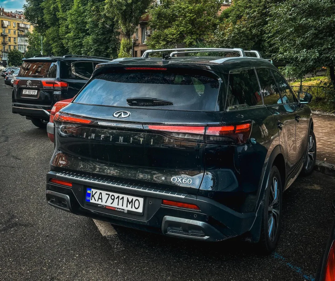 В Україні з'явився перший кросовер Infiniti QX60 на 7 місць