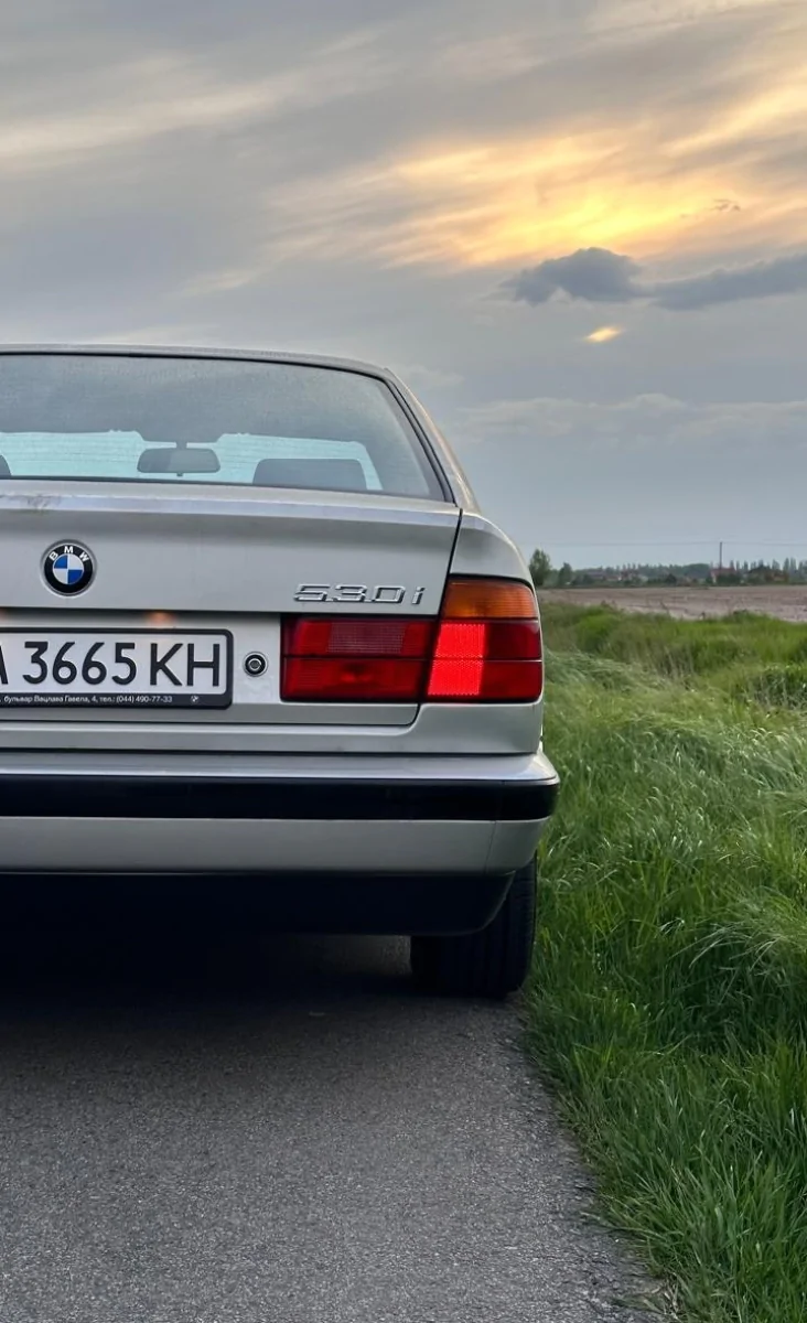 Мрія 90-х: в Україні знайшли майже новий седан BMW 5 Series E34