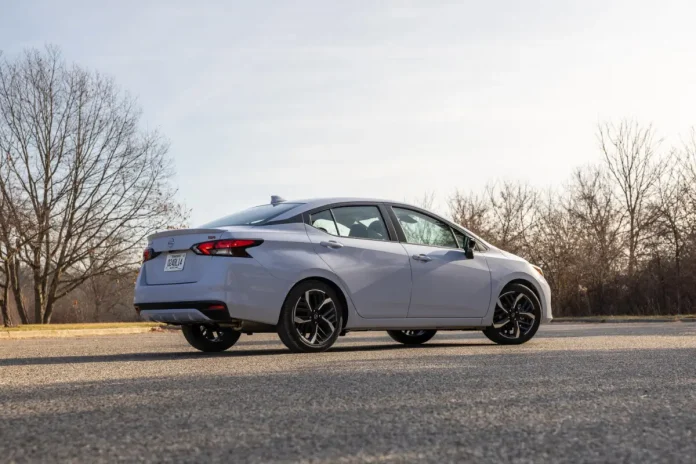 Nissan випустив найкращий дешевий седан: Versa варта кожної витраченої копійки