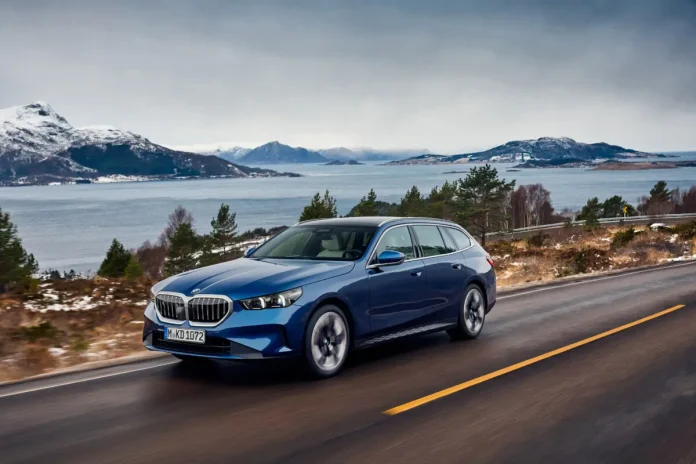 Представлено оновлені на 2025 рік седан і універсал BMW 5-Series з кількома новими моторами