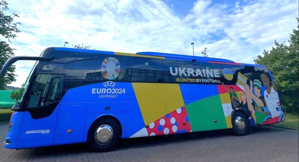На якому автобусі Національна збірна України з футболу поїхала на Чемпіонат Європи 2024