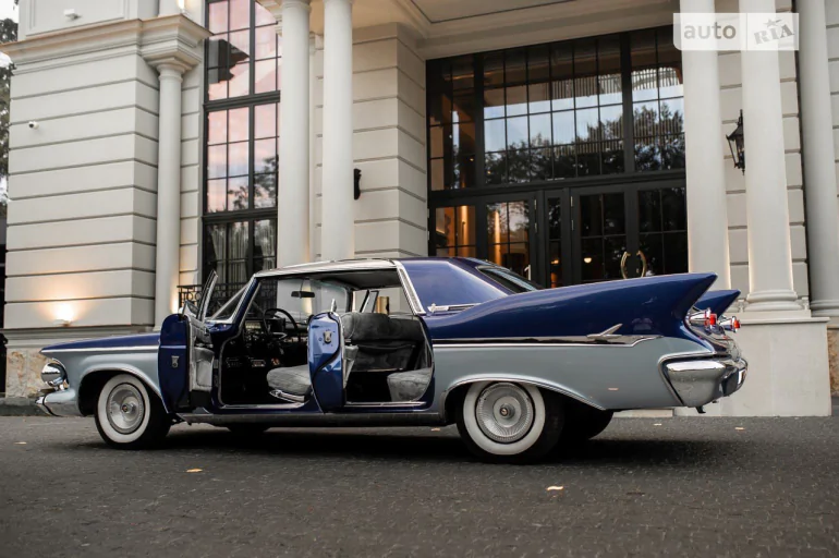 Ексклюзивний седан Chrysler Imperial 1961 року продають в Україні за 82 000$