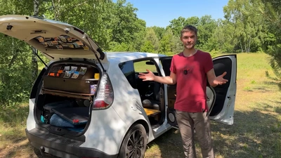 Автомобіль за 10 хв перетворюється на будинок: українець переробив свій Renault Scenic