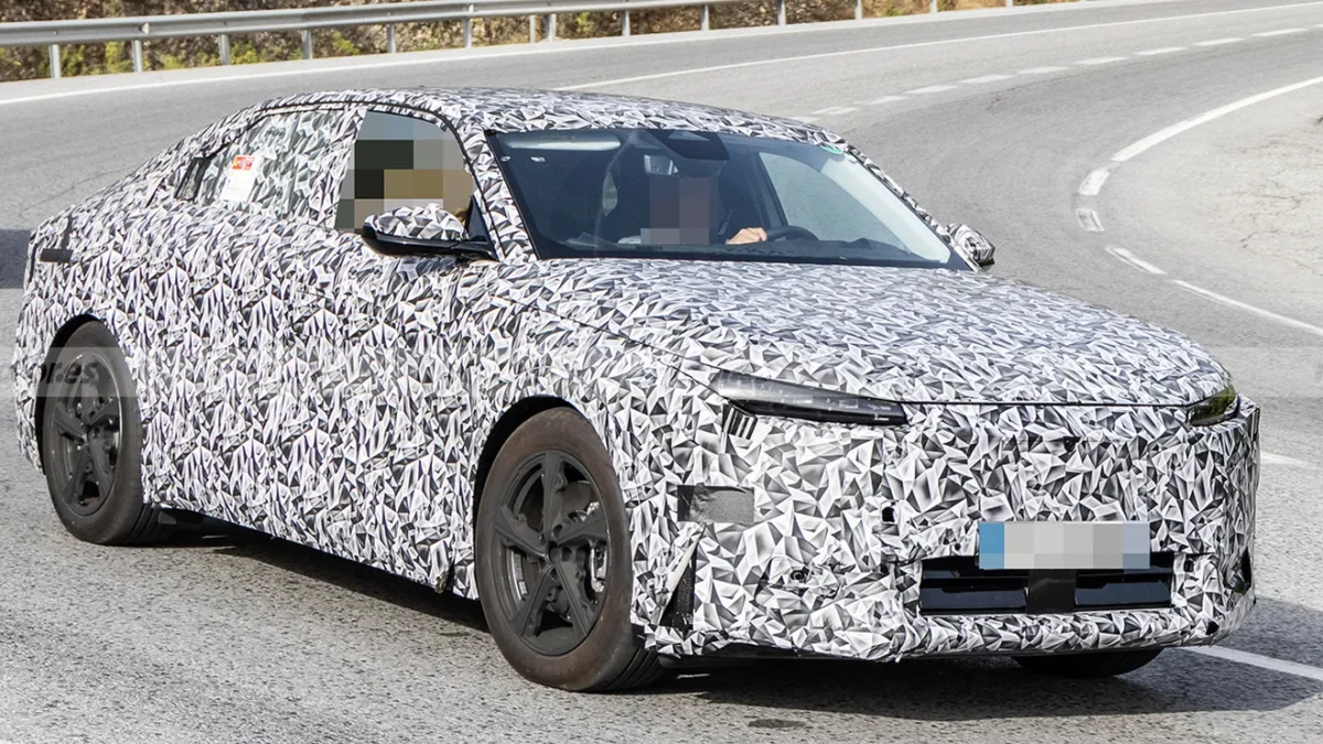 Citroen розробляє черговий кросовер для конкуренції з BMW: розкрито перші деталі про техніку нового 
