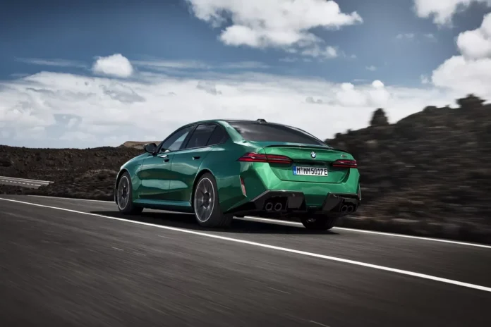 717 к.с. і 3,4 сек до 100 км/год: представлено новий BMW M5 2025 року з безліччю змін
