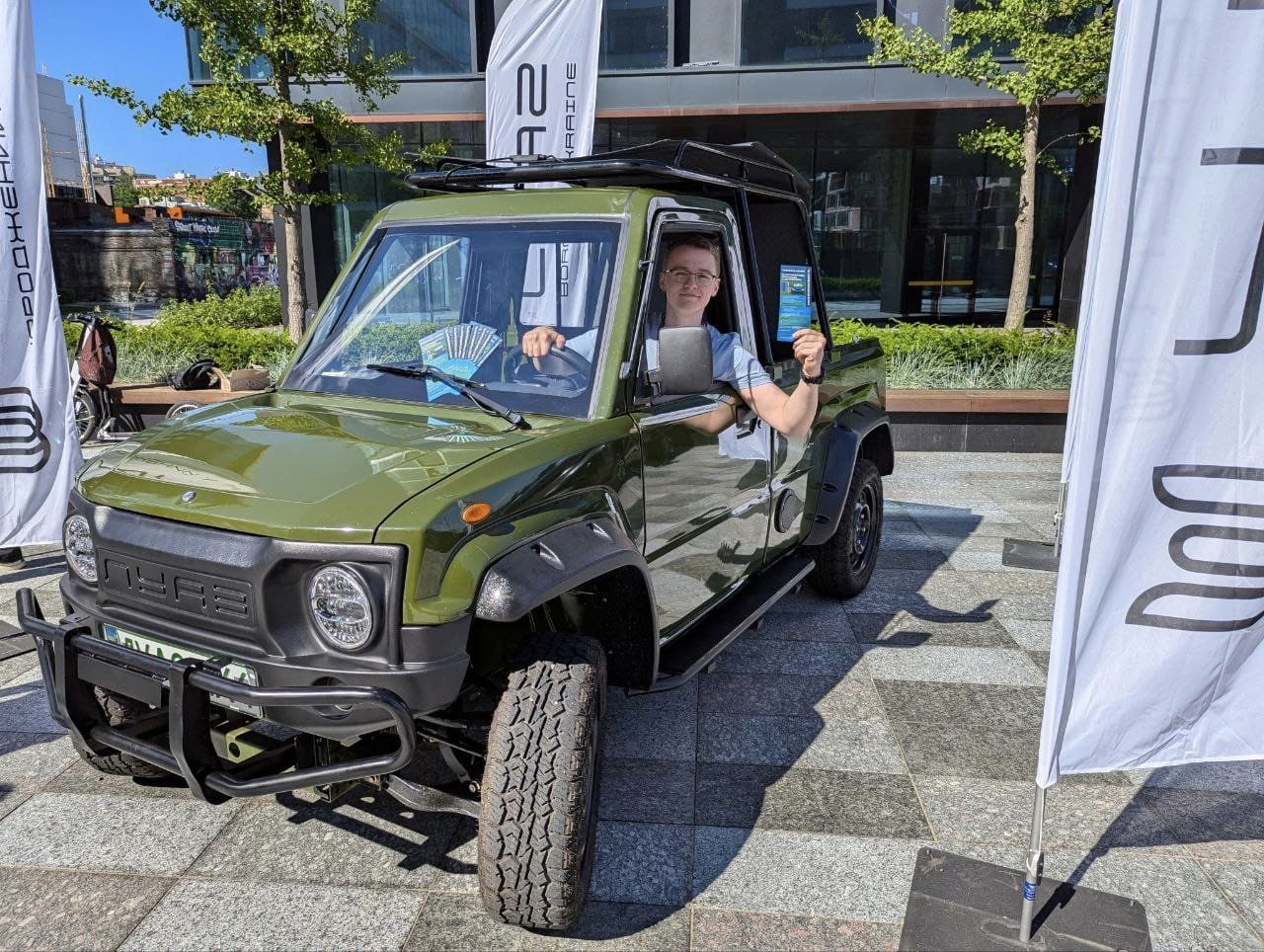 НОВИНКА
На форумі електромобільності у Києві показали пікап LUAZ 4x4