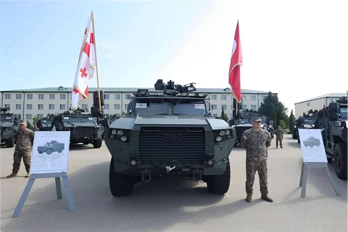 BMC Vuran — це протимінно-стійка машина із захистом від засідки (MRAP), яка відома своїм високим рівнем захисту від мін і загроз із засідки (Джерело зображення: Міністерство оборони Грузії)